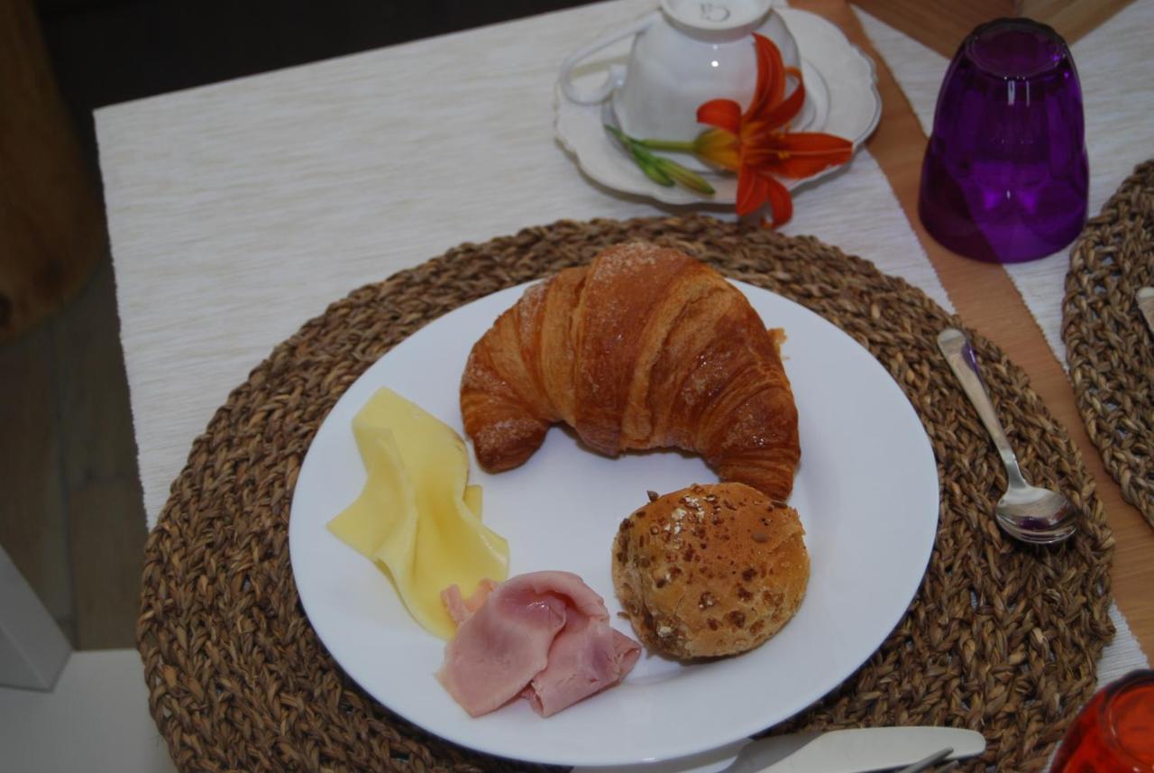 Domus Florio - Humanitas Rozzano Bed & Breakfast Пиеве Емануеле Екстериор снимка