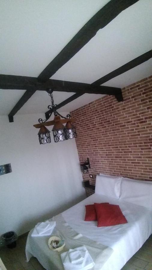 Domus Florio - Humanitas Rozzano Bed & Breakfast Пиеве Емануеле Екстериор снимка