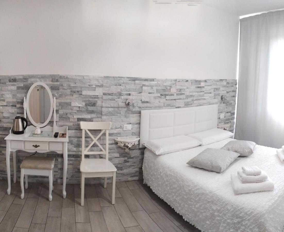 Domus Florio - Humanitas Rozzano Bed & Breakfast Пиеве Емануеле Екстериор снимка